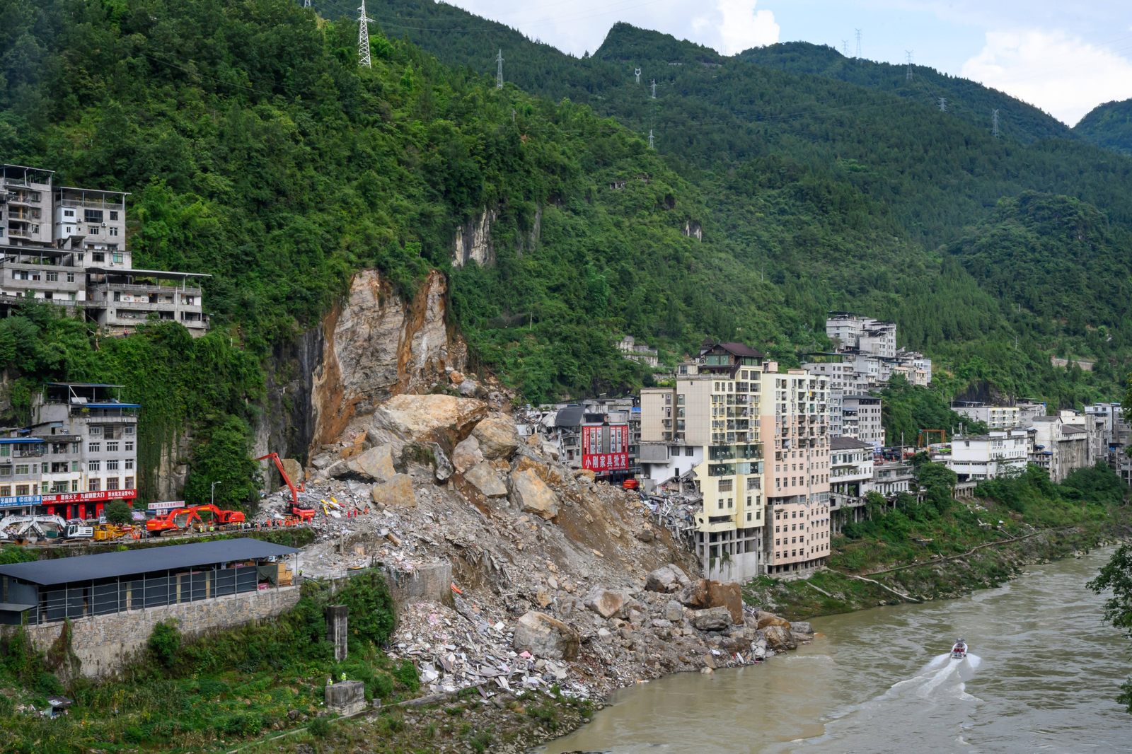 Bilanț tragic după alunecarea de teren din China: 51 de morți. Peste 1.000 de salvatori au intervenit 1 wp header logo 2451