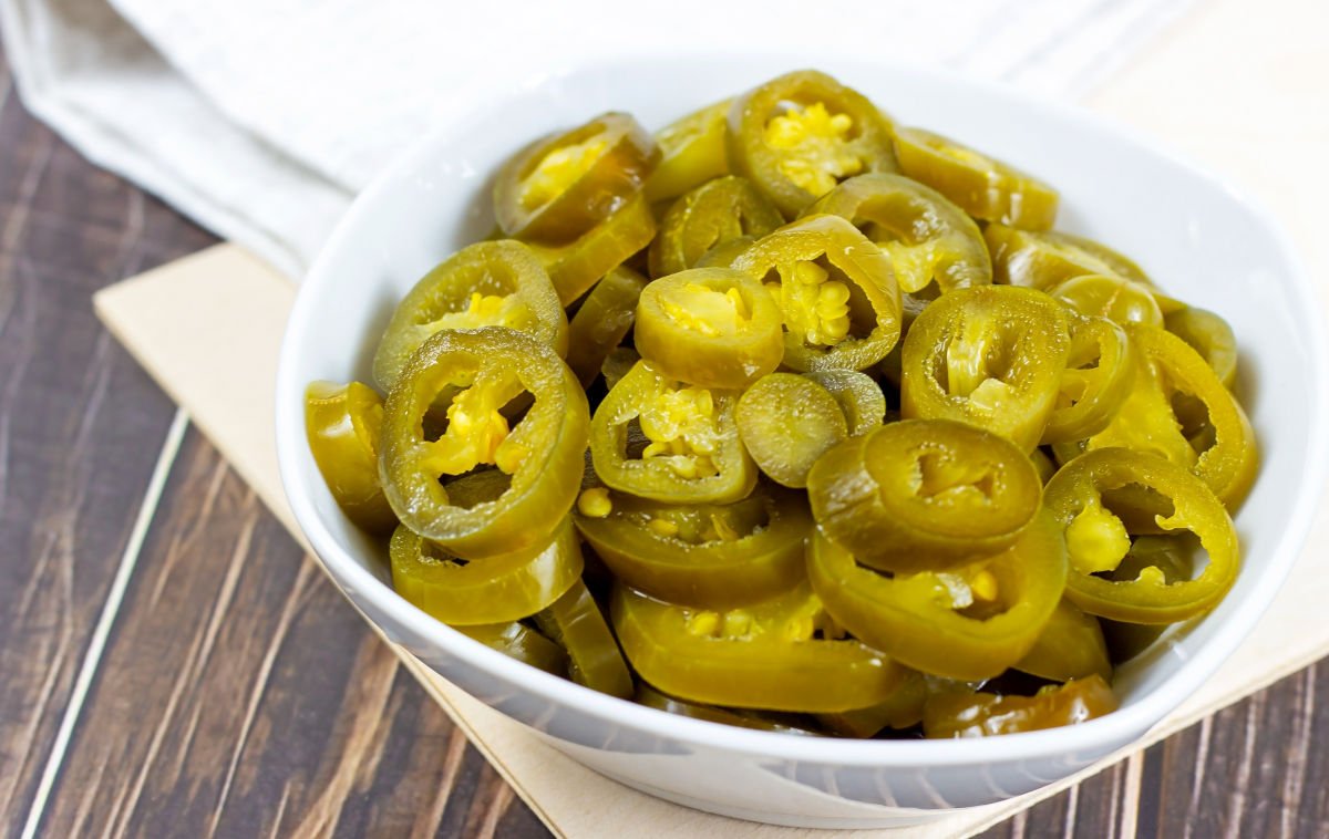 Rețeta simplă de ardei iuți murați în oțet. Ai nevoie de câteva ingrediente, iar rezultatul e unul delicios 1 wp header logo 2500