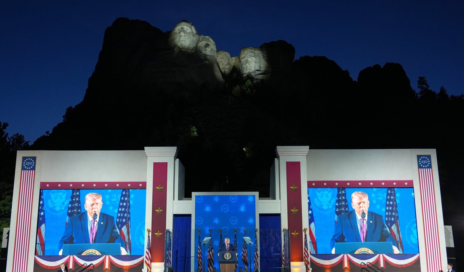 Donald Trump, discurs de Ziua Independenţei SUA la Muntele Rushmore: „Cea mai excepţională naţiune care a existat vreodată” 1 wp header logo 296