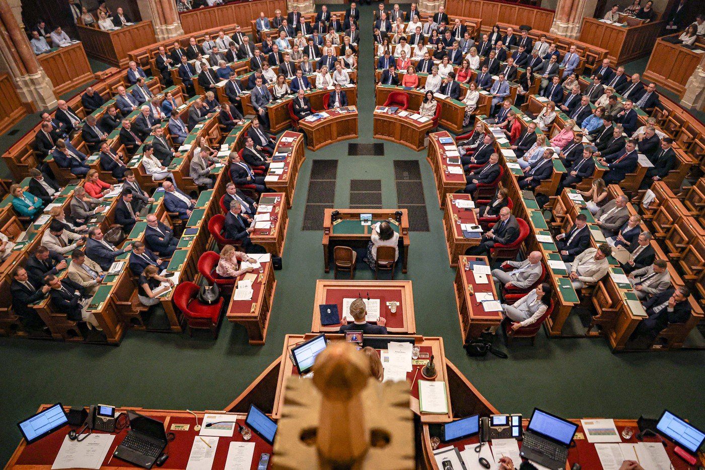 Premierul Peter Magyar propune ca parlamentarii maghiari să nu poată rămâne mai mult de 12 ani în legislativ 1 wp header logo 337