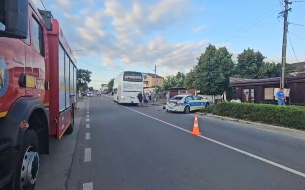 Polițiști răniți în 2 Mai, după ce un autocar a intrat într-o autospecială aflată în misiune 1 wp header logo 366