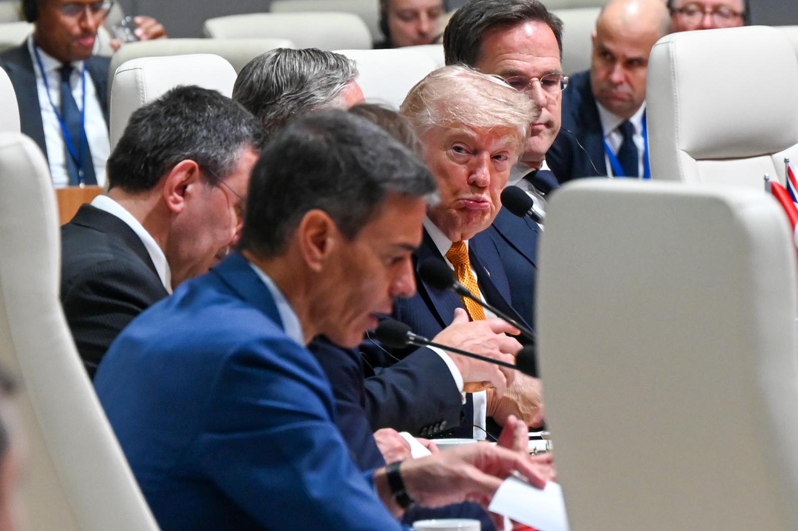 „El Loco” de la Casa albă vs. „parazitul” Europei: cum îl ajută atacurile lui Donald Trump pe premierul spaniol Pedro Sanchez 1 wp header logo 675