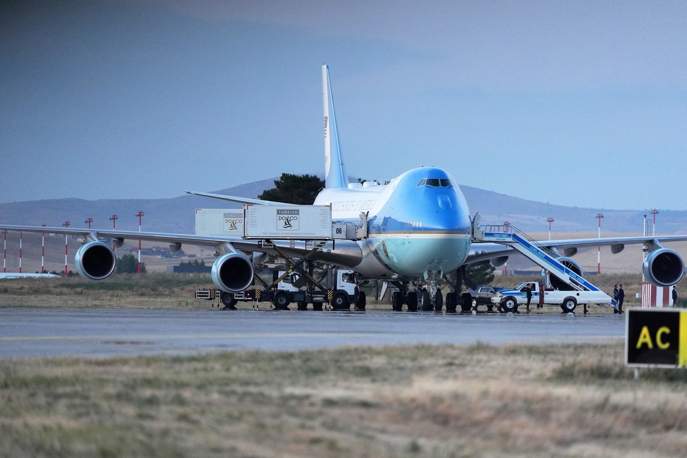 Trump a ales să se întoarcă de la summitul NATO din Turcia cu vechiul avion Air Force One. Care este motivul deciziei neașteptate 1 wp header logo 678