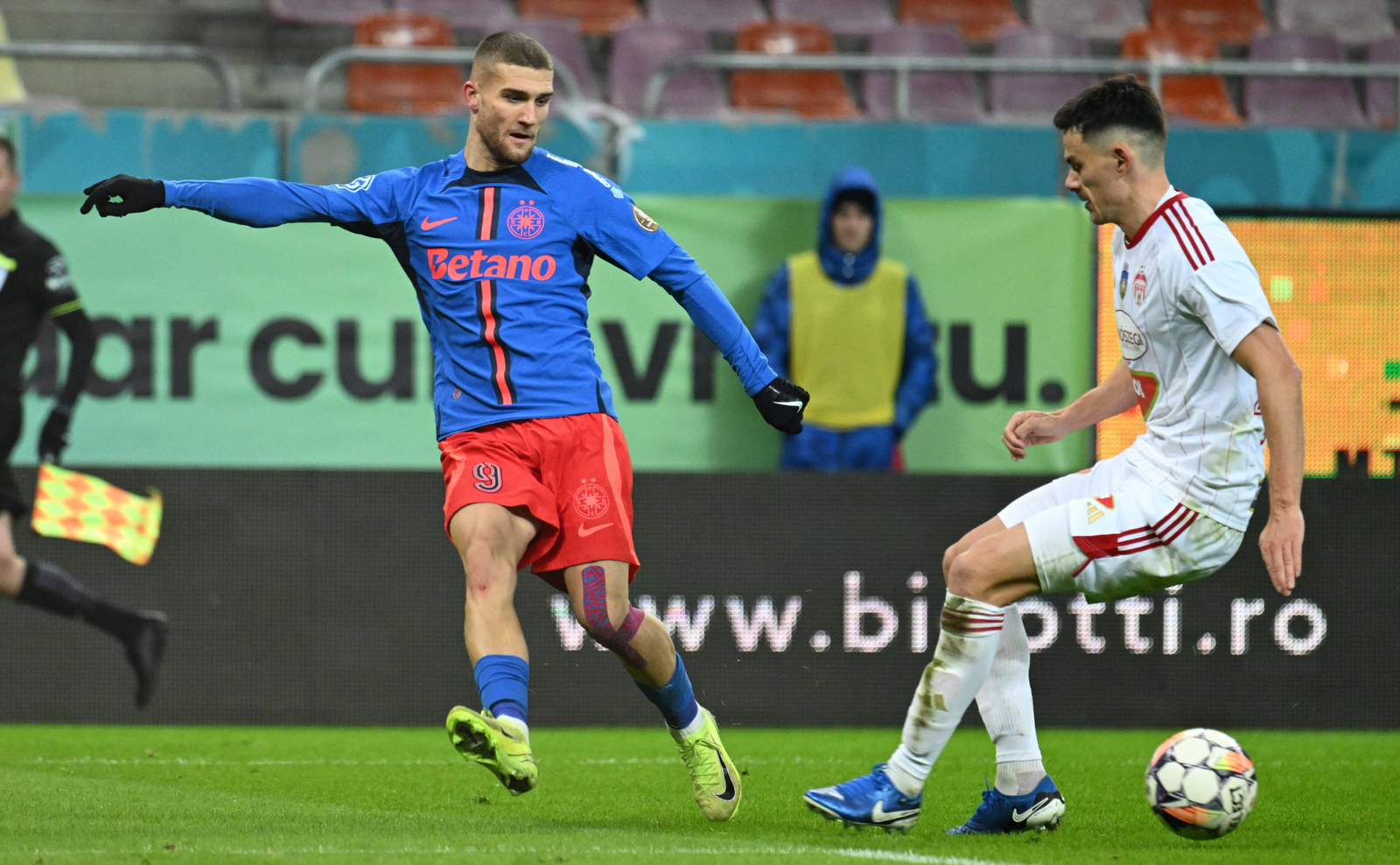 Trei fotbaliști din Superligă, acum coechipieri, s-au făcut de râs în Conference League! 1 wp header logo 707