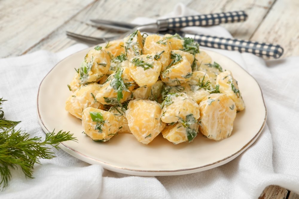 4 rețete delicioase cu cartofi noi pe care le vei găti toată vara. Salata cu maioneză este vedeta sezonului 1 wp header logo 745