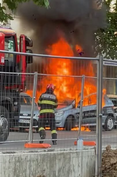 BREAKING! O mașină a luat FOC în București. Șoferul a…Vezi mai mult 1 750569949 964079829982948 484190943268568997 n