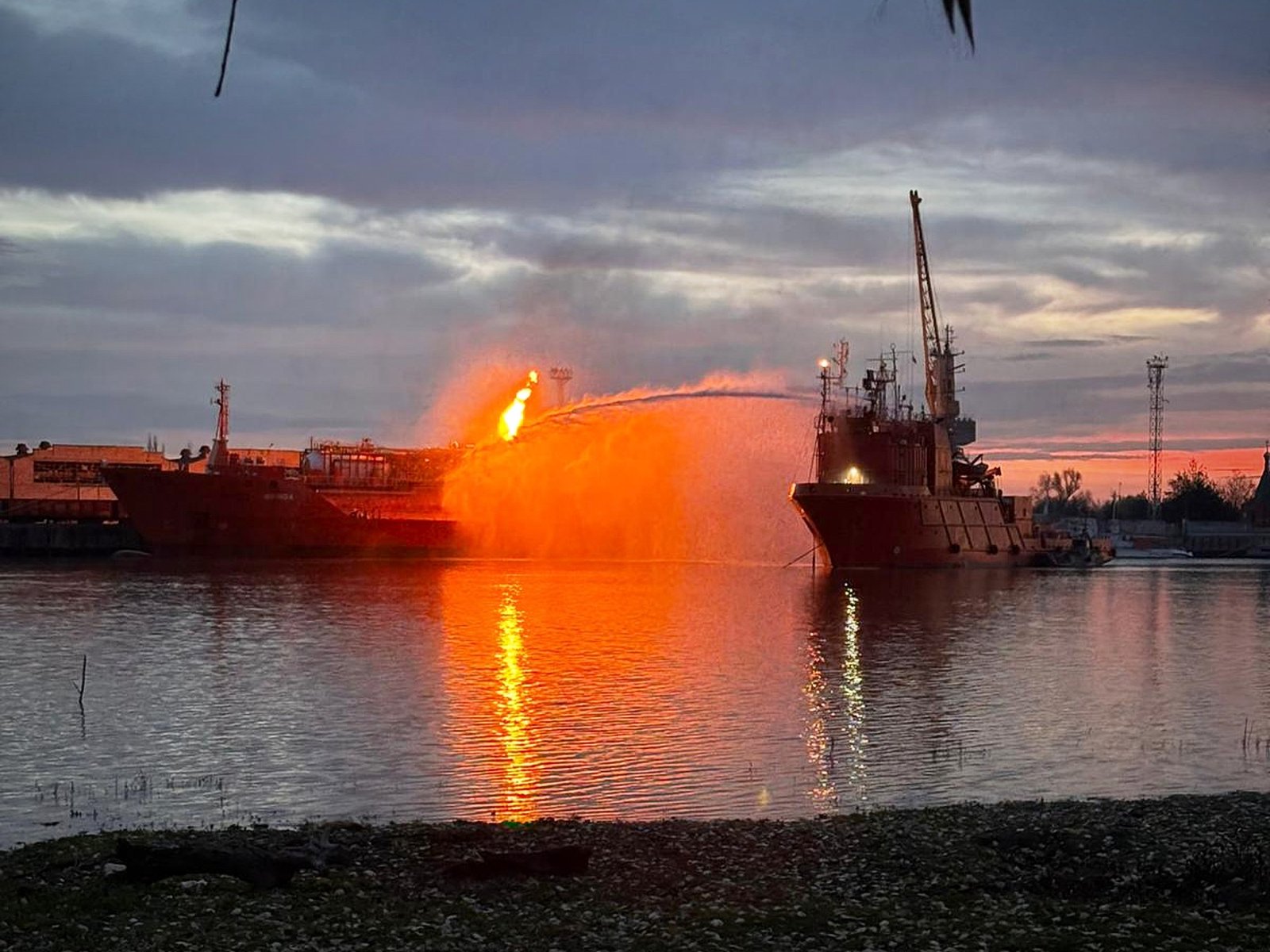 Rusia a atacat portul Izmail din Ucraina, la granița cu România. Incendiu la infrastructura portuară 1 wp header logo 1026