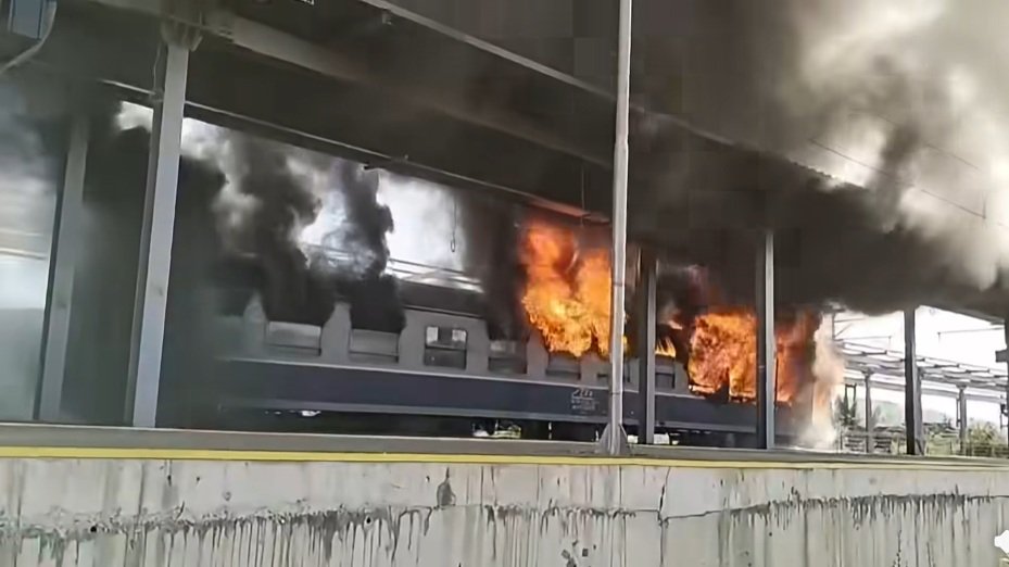 Un vagon de tren a luat foc în gară. Anunțul CFR 1 wp header logo 1067