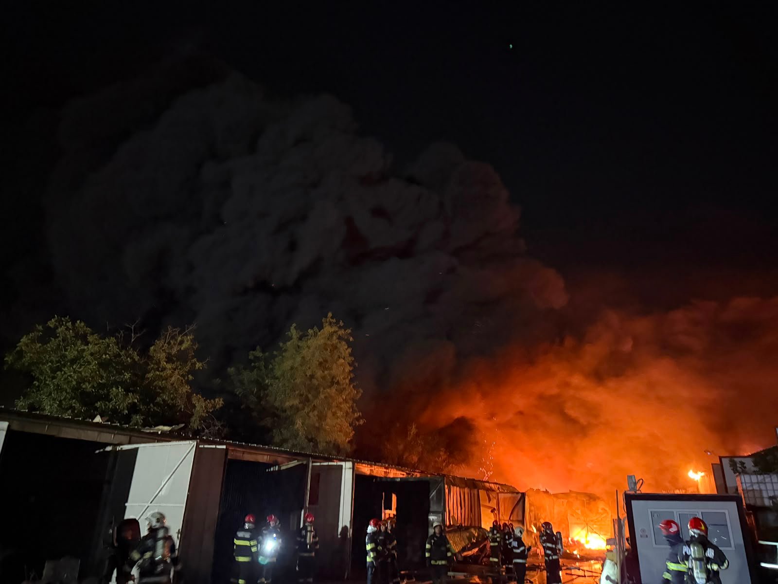 Noi imagini surprinse din dronă cu incendiul de vineri dimineață din Sectorul 1 al Capitalei 1 wp header logo 1122