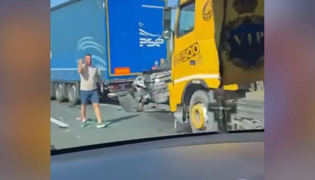 Accident grav pe A0: Un șofer a murit după ce mașină în care se afla a fost prinsă între două TIR-uri 1 wp header logo 1149