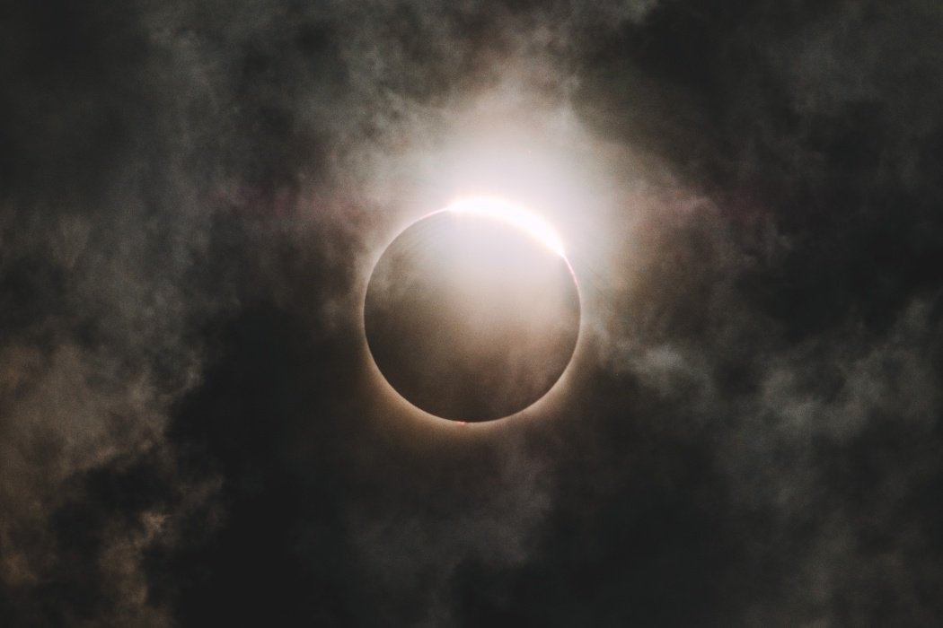 Eclipsa de Soare din 12 august a trecut, dar efectele ei abia încep. Ce se schimbă pentru fiecare zodie în parte? 1 wp header logo 1150