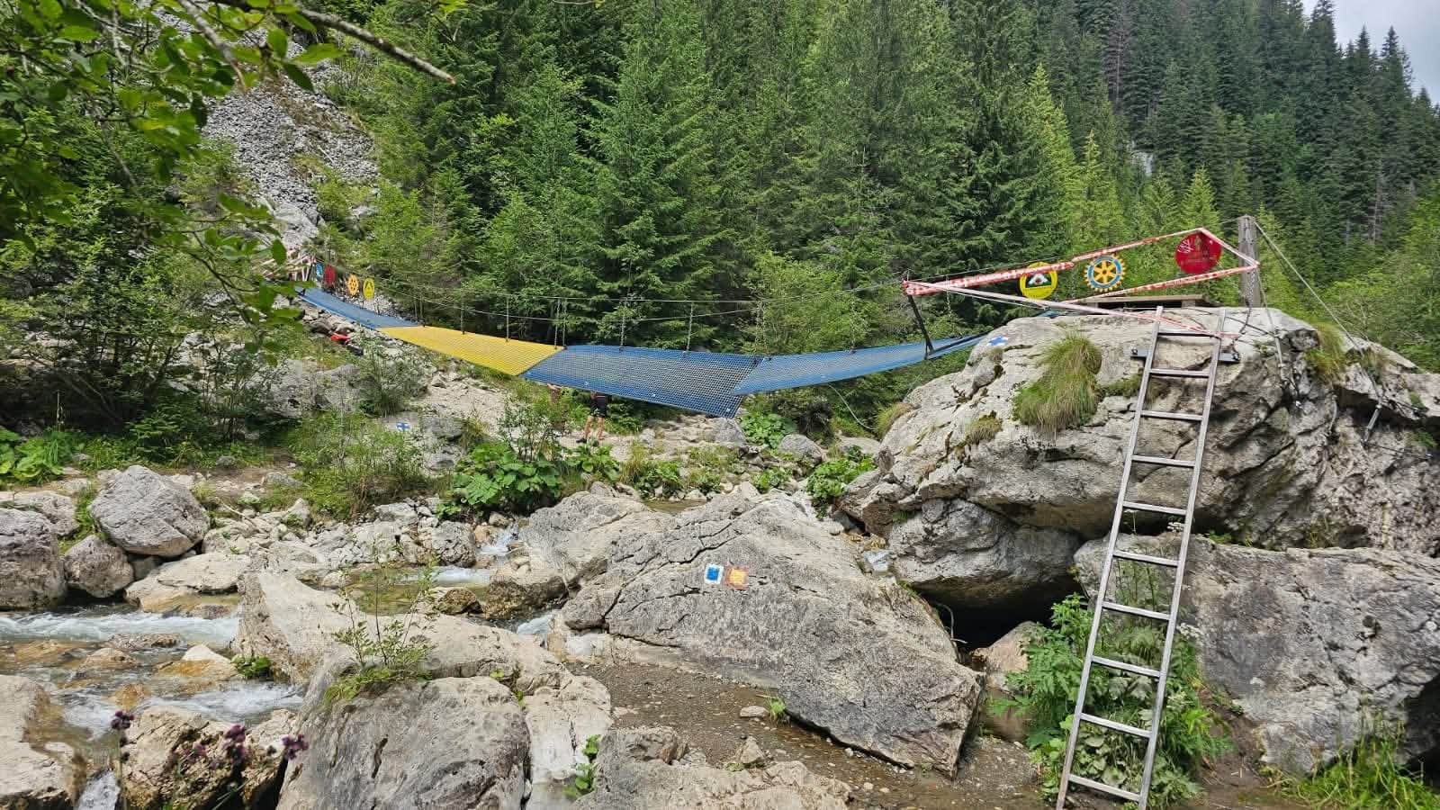 Accesul către Lacul Scropoasa şi Cascada 7 Izvoare din Munţii Bucegi, întrerupt din cauza ruperii unui pod. Avertismentul Salvamont 1 wp header logo 1317