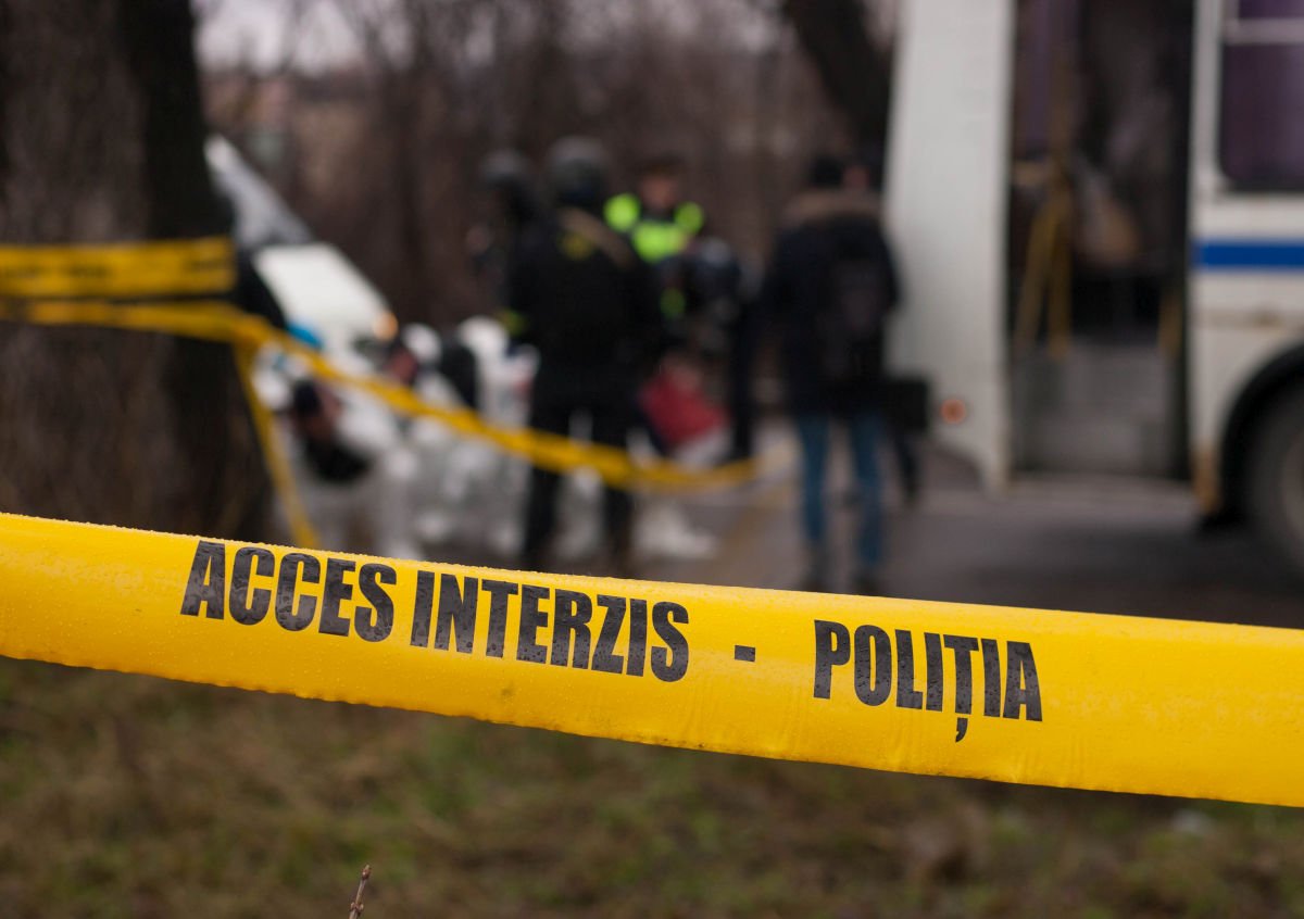 Un bărbat din Vaslui și-a ținut tatăl mort pe fotoliul din casă, pentru a-i încasa pensia! Cum l-a descoperit poștașul? 1 wp header logo 1538