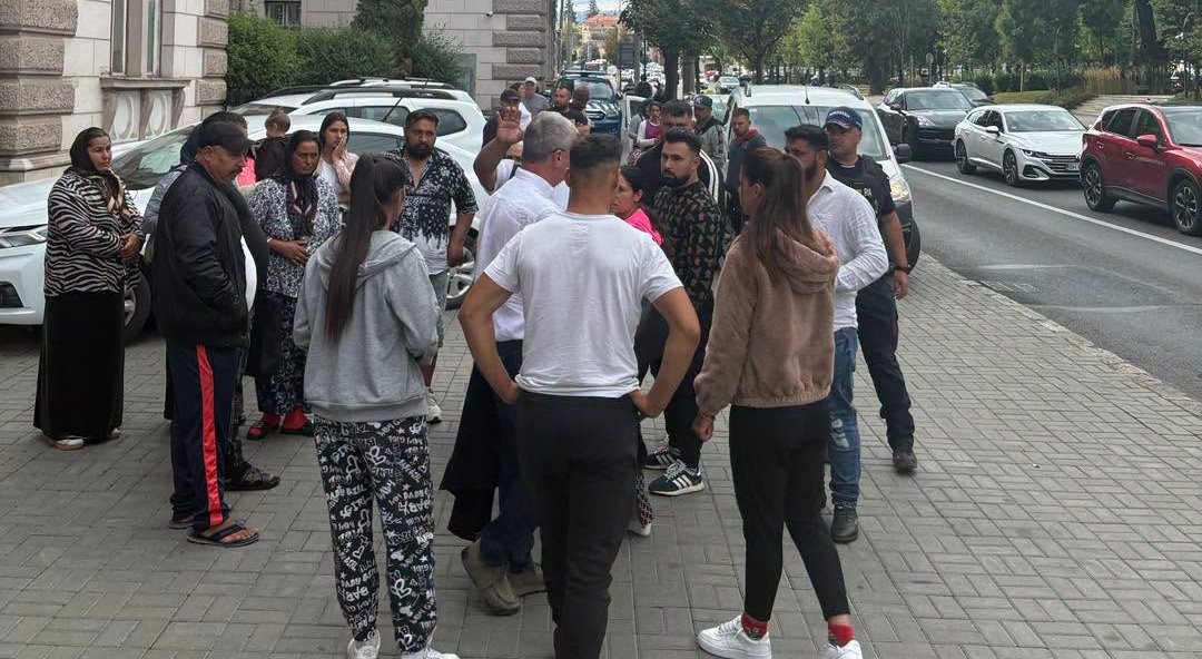 „N-o făcut cu atenție”. Prima reacție a tinerilor care au atacat cu pietre și topoare o ambulanță care transpora un bolnav 1 wp header logo 1543