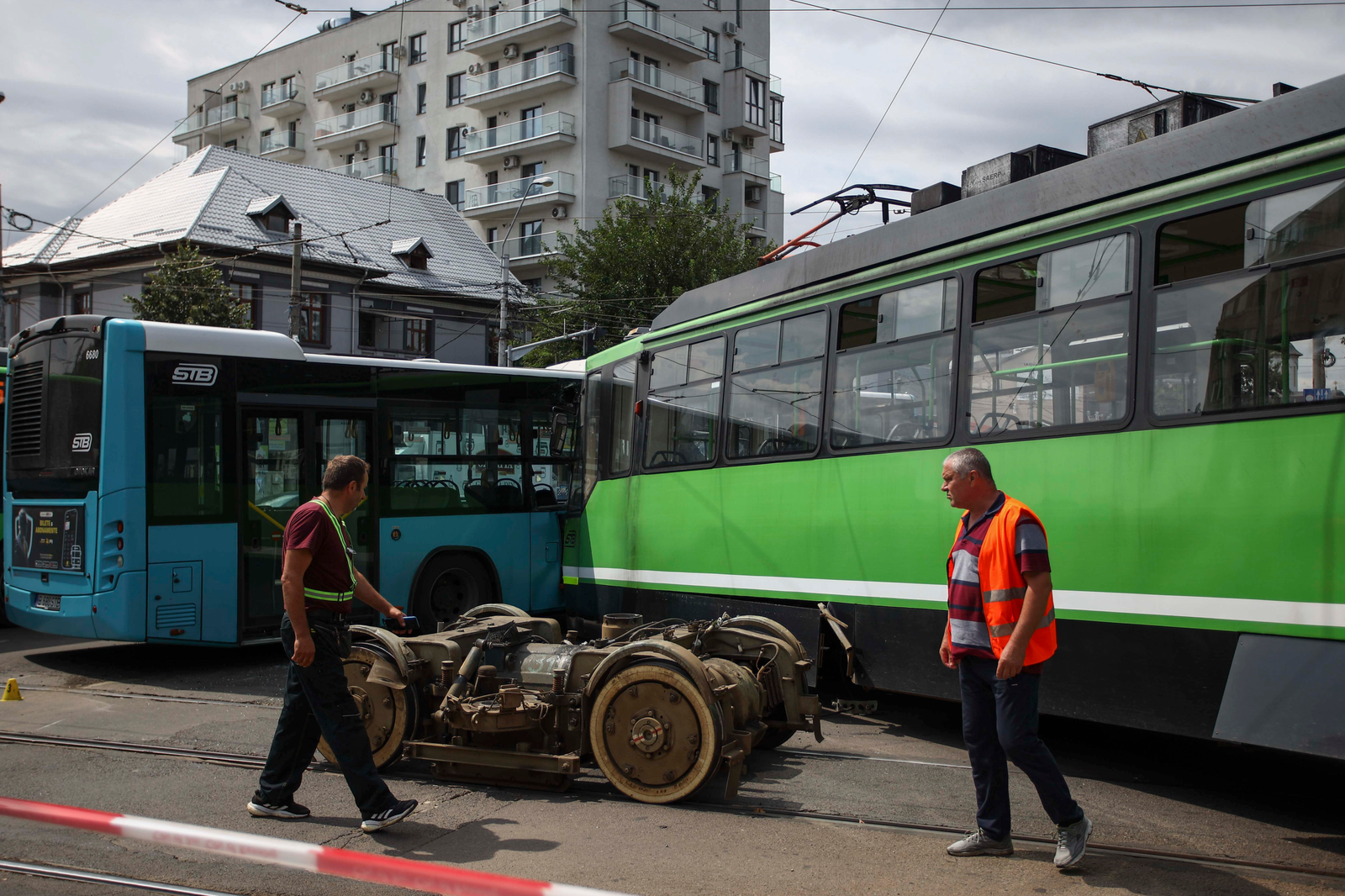 Sfatul lui Titi Aur pentru șoferi după accidentul din Mediaș: ce trebuie să facă dacă un autobuz scăpat de sub control vine spre ei 1 wp header logo 1648