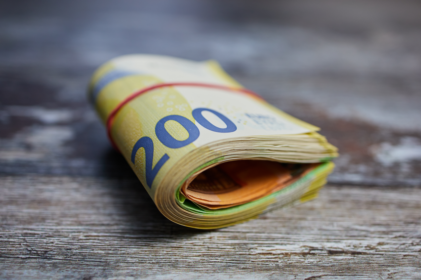 Războiul și atacurile cibernetice îi fac pe europeni să păstreze mai mulți bani cash. Rezervele de numerar au crescut cu 60% în 10 ani 1 wp header logo 1775