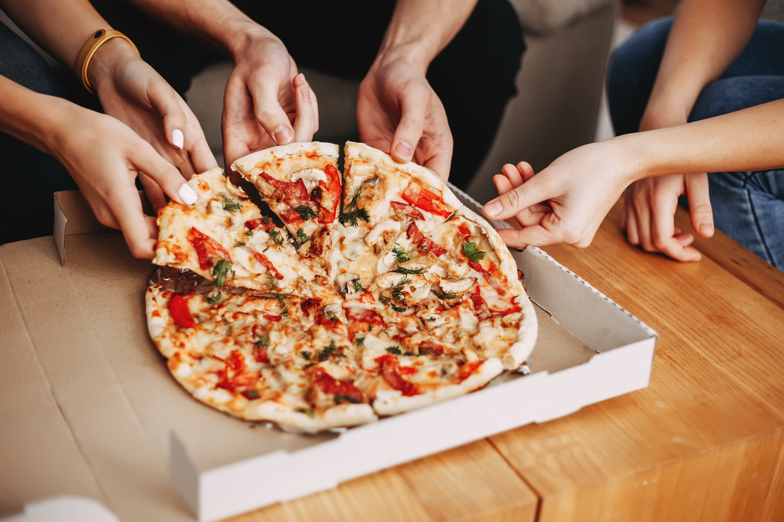 Un polonez riscă până la opt ani de închisoare după ce a comandat 300 de pizza în cadrul unor farse. El lăsa și mesaje 1 wp header logo 1824