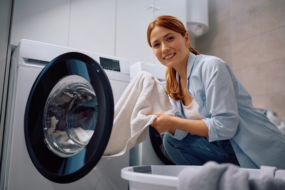De ce să pui un prosop uscat în uscătorul de rufe? Trucul pe care puține gospodine îl cunosc 1 wp header logo 1908