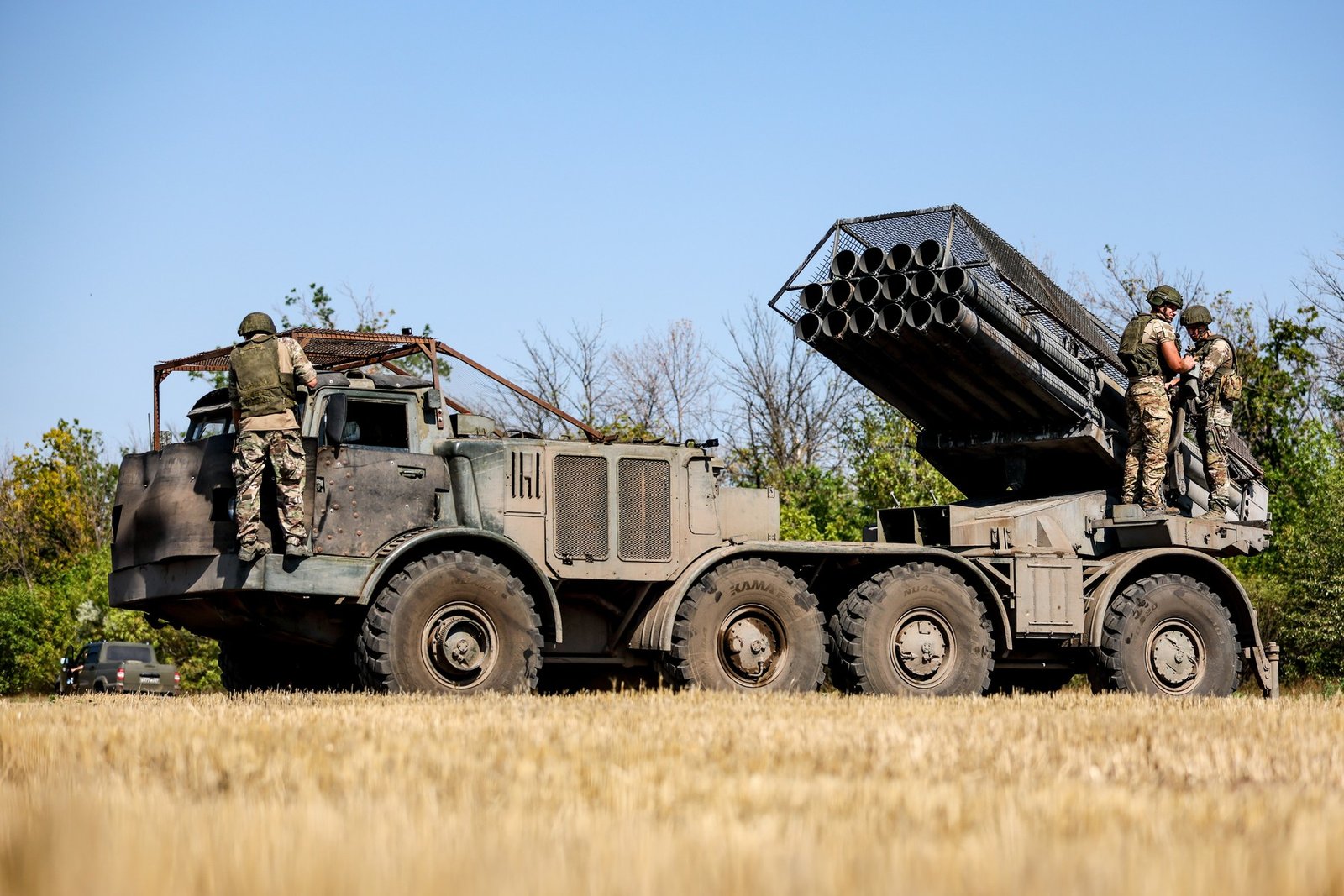 Momentul în care soldații ucraineni din Grupul Lasar distrug un lansator multiplu de rachete rusesc BM-27 „Uragan” 1 wp header logo 254