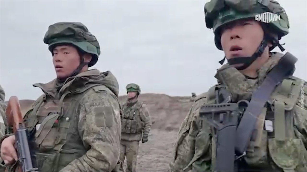 „Rușii încearcă să le ardă literalmente fețele”. Ucraina a capturat mercenari plătiți de Putin din peste 50 de țări și trimiși pe front 1 wp header logo 355