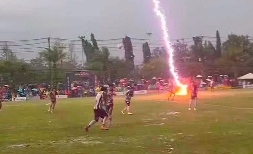 Tragedie în fotbalul thailandez: Momentul în care un jucător a murit lovit de trăsnet în timpul unui meci 1 wp header logo 375