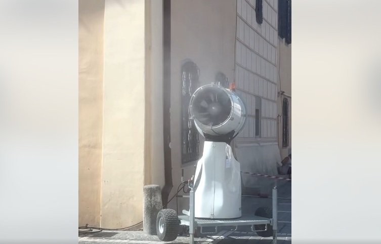 Un tun de zăpadă a fost amplasat în Piaţa Sfatului din Braşov pentru scăderea temperaturii din zonă 1 wp header logo 457