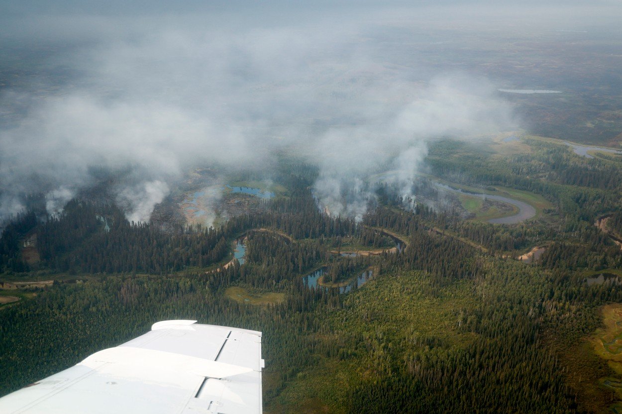 Incendiu devastator în vestul Canadei. Peste 20.000 de oameni au fost evacuați după ce flăcările s-au extins rapid 1 wp header logo 653
