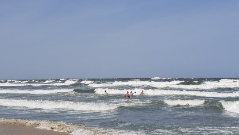 Jandarmii au intervenit pe plajele din Eforie. Turiștii au ignorat steagul roșu și au intrat în valurile de doi metri 1 wp header logo 720