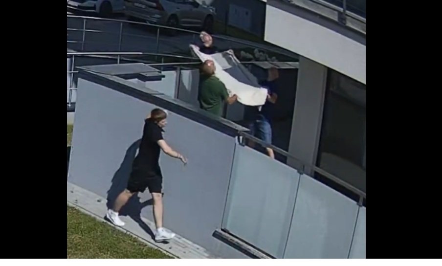 „O chestiune de secunde”: Momentul în care trei polonezi reușesc să prindă într-o pătură un copil care cade de la etajul 5 al unui bloc 1 wp header logo 851