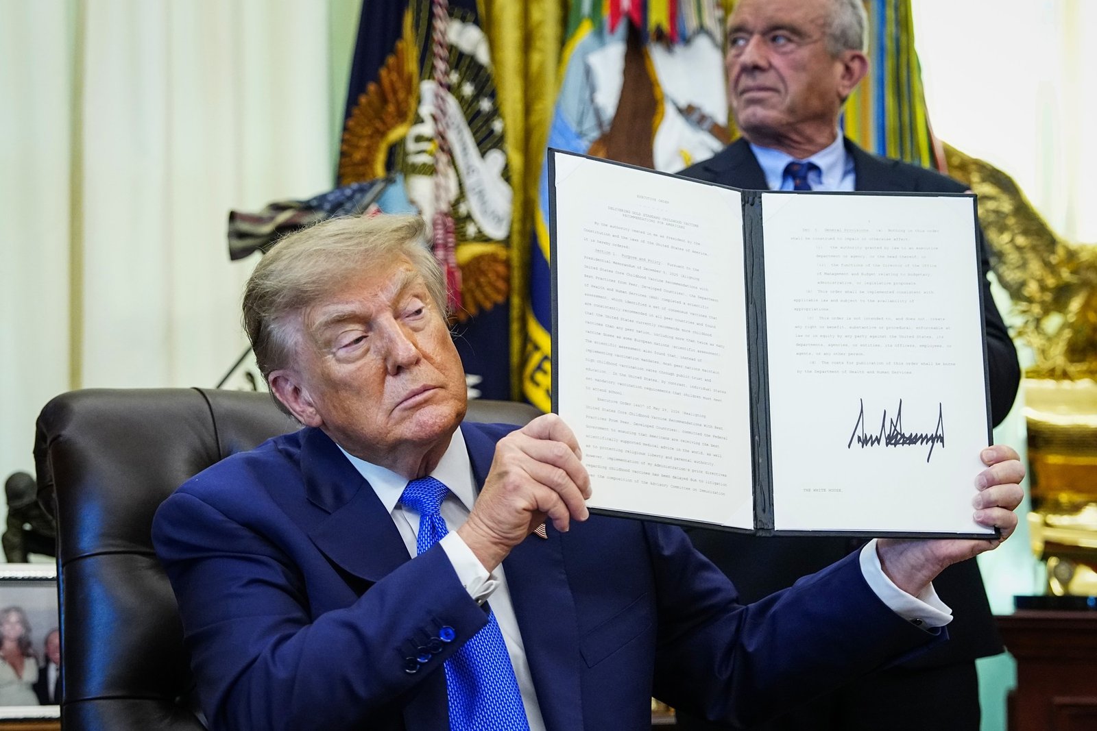 Trump, noi recomandări în privinţa vaccinării copiilor și falsa legătură cu autismul. Vorbește de „doze de mărimea unei sticle de suc” 1 wp header logo 853