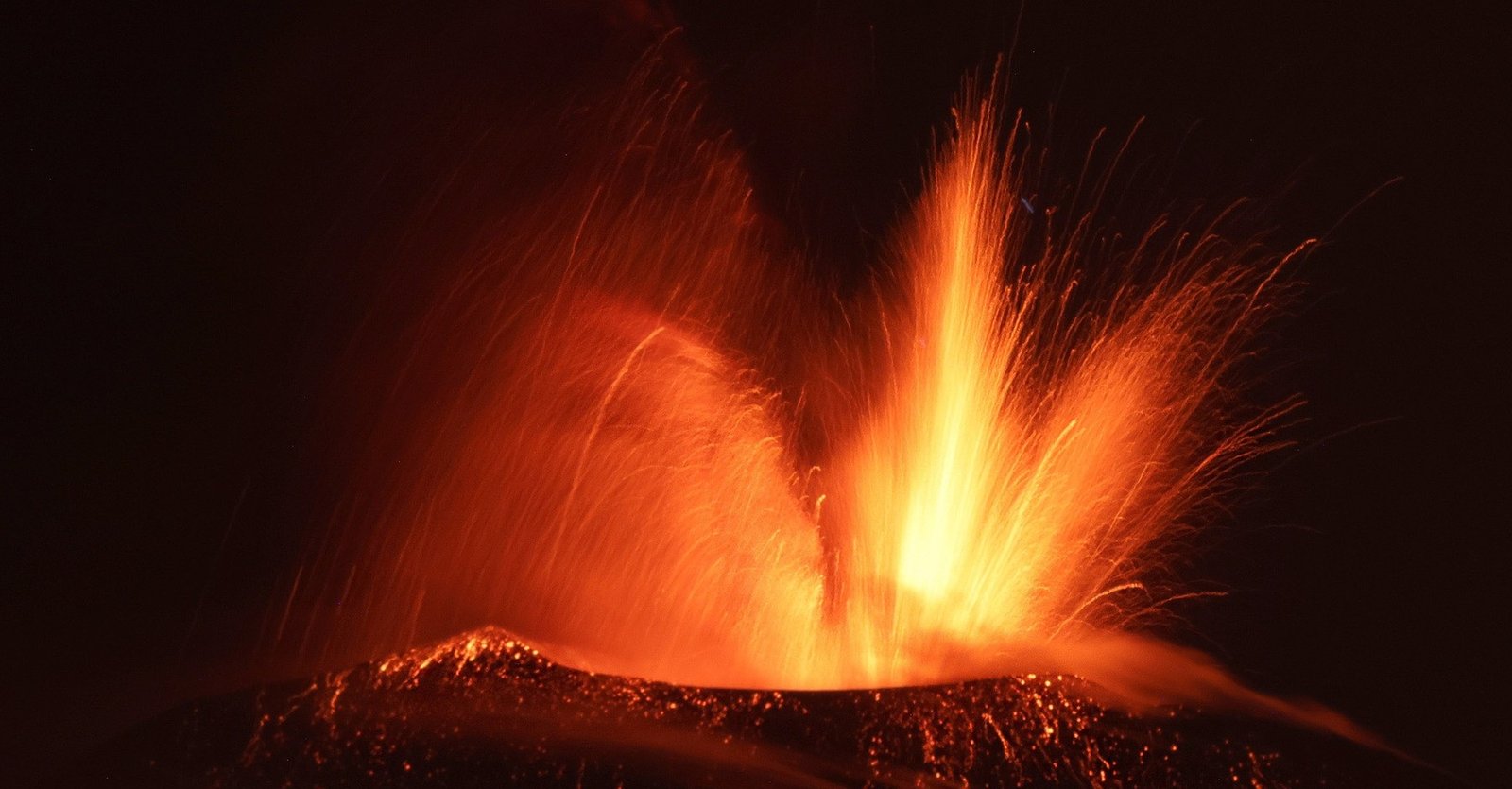 MAE: Toate zborurile de pe Aeroportul din Catania din Sicilia au fost suspendate din cauza erupţiei vulcanului Etna 1 wp header logo 979