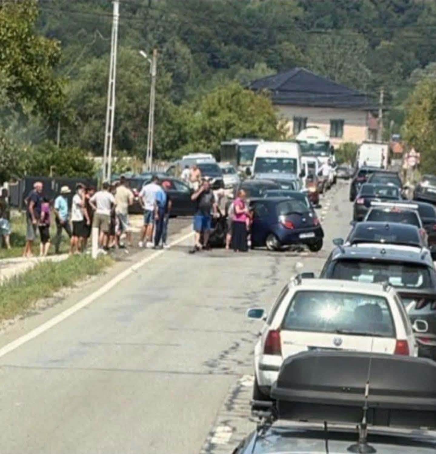 Accident pe DN67, în Mihăești. Mai multe persoane au fost implicate în impact 1 767031535 935905312875756 4368153851110983341 n